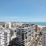 Apartment With Ocean View *