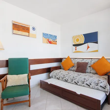 Apartment With Ocean View
