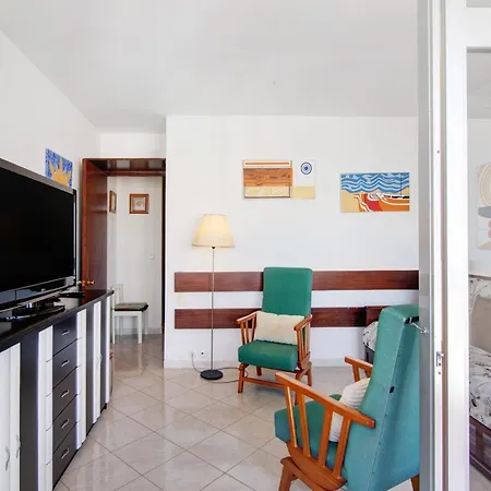 Apartment With Ocean View