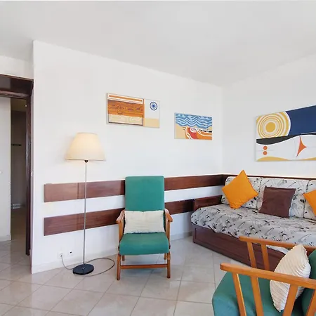 Apartment With Ocean View